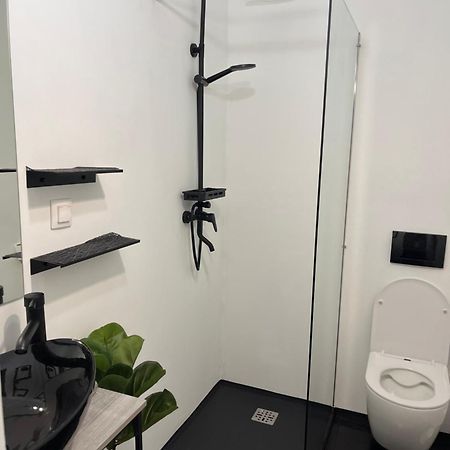 Utcara Nyilo Apartman Vác Exteriör bild