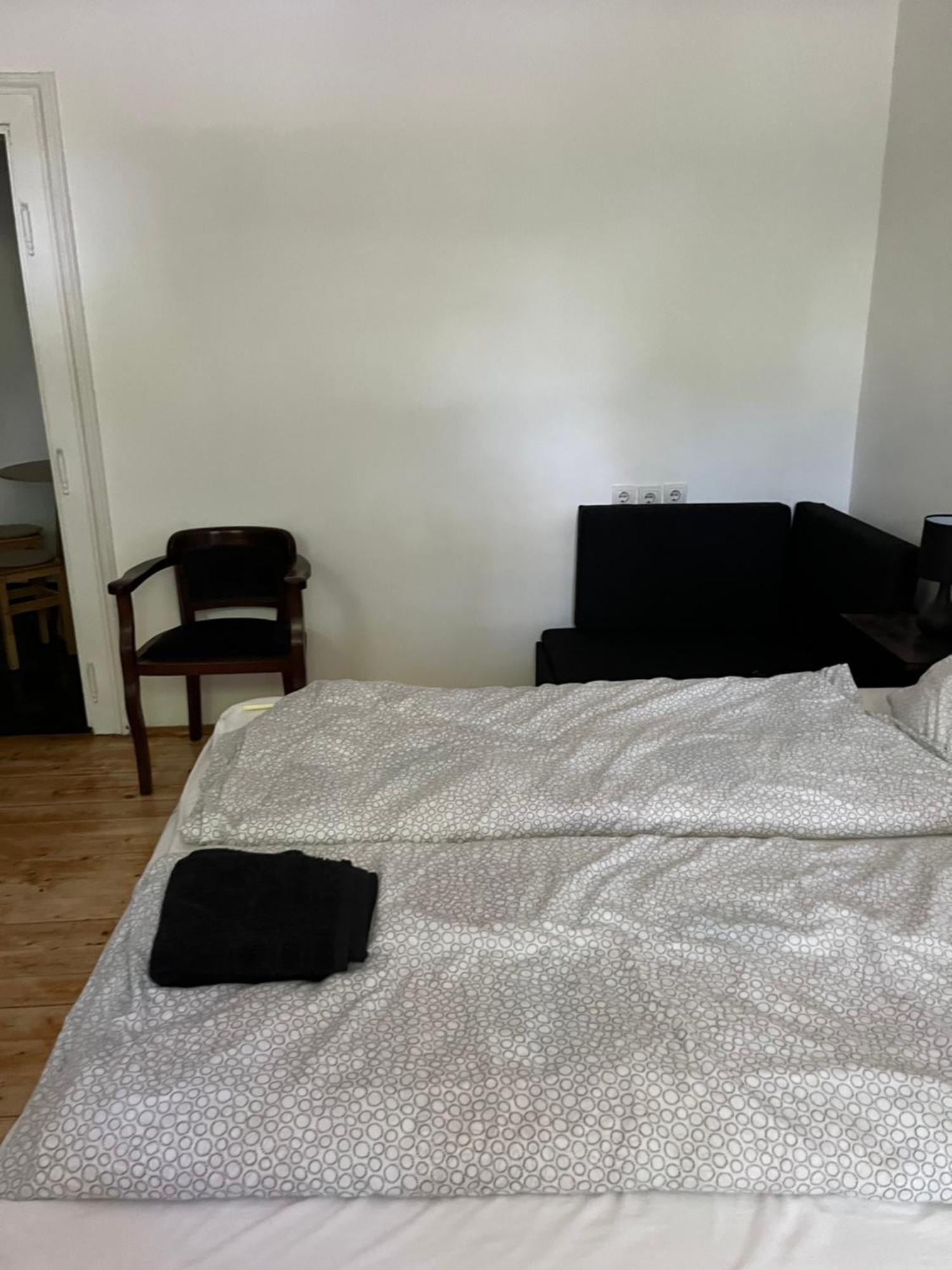 Utcara Nyilo Apartman Vác Exteriör bild